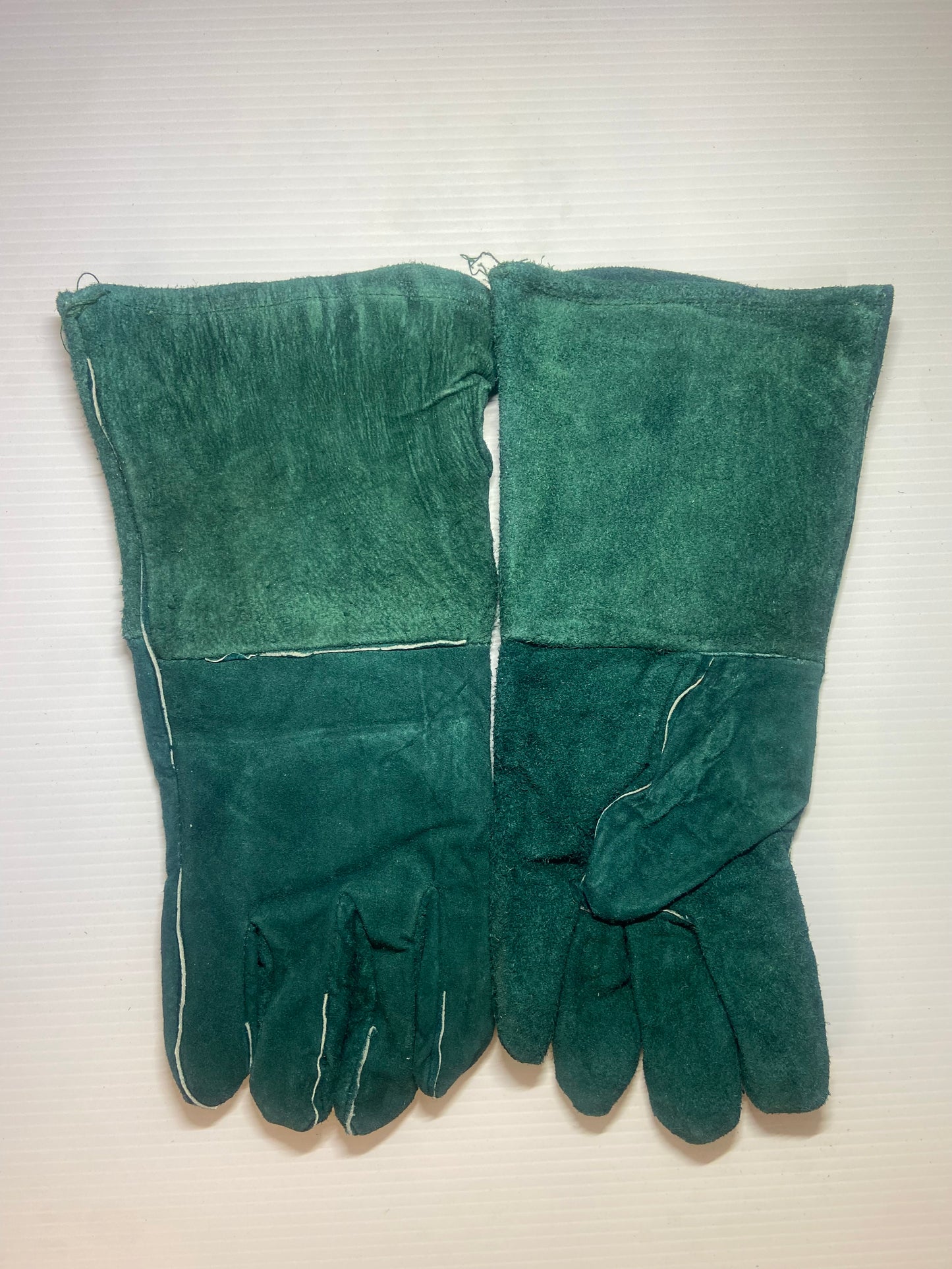 Welding gloves